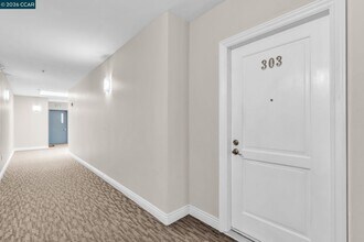 1310 Creekside Dr in Walnut Creek, CA - Building Photo - Building Photo