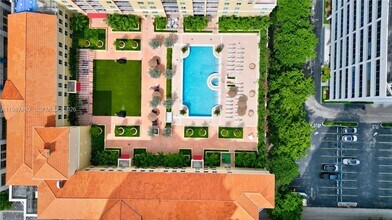 7350 SW 89th St in Miami, FL - Foto de edificio - Building Photo