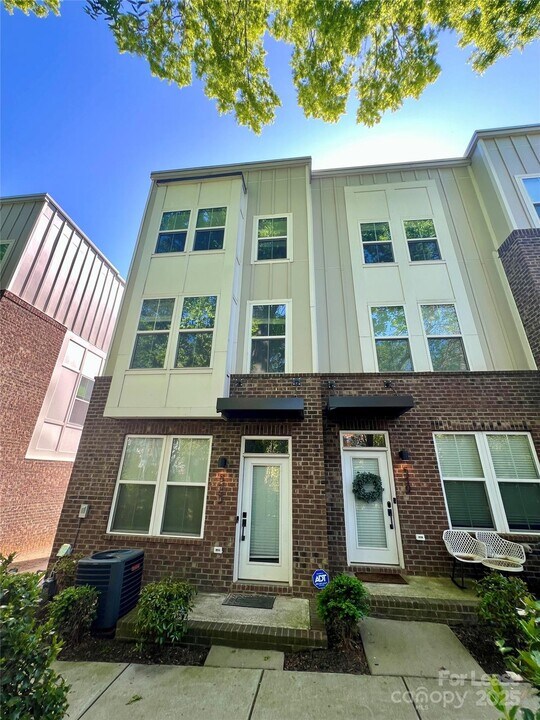 523 Old Mill Rd in Charlotte, NC - Building Photo