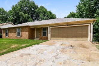 5352 Patrick Henry Dr in Memphis, TN - Foto de edificio - Building Photo