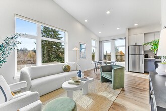 Cartwright Apartments in Salem, OR - Foto de edificio - Building Photo