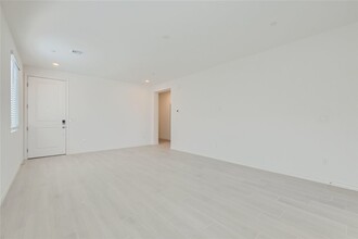 9770 Redwood Cascade St in Las Vegas, NV - Building Photo - Building Photo