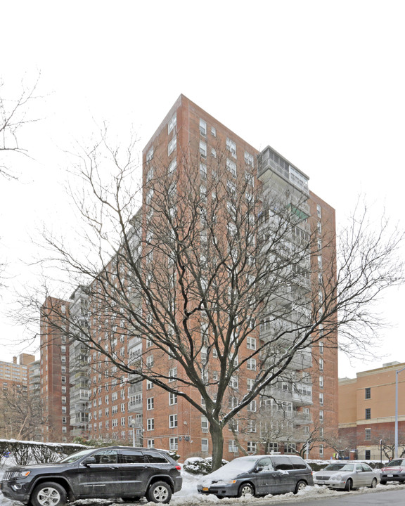 Carlyle Towers in Flushing, NY - Building Photo