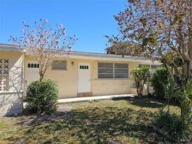 201 SW 30th Ct in Miami, FL - Building Photo