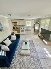 1310 NE 30th St in Oakland Park, FL - Building Photo - Building Photo
