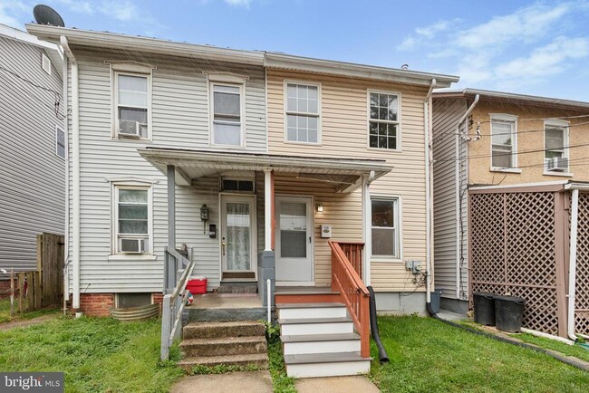 property at 104 Poplar St