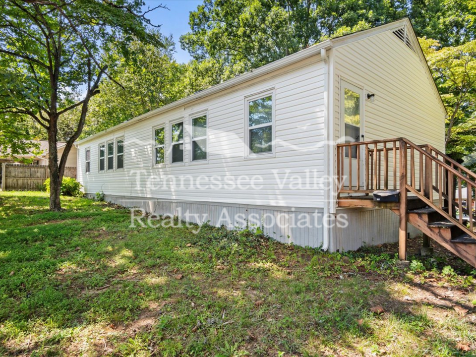 720-722 W Outer Dr in Oak Ridge, TN - Foto de edificio