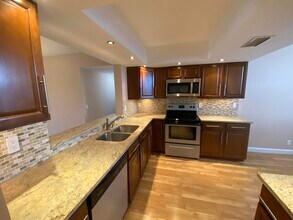 7365 NW 18th St in Margate, FL - Foto de edificio - Building Photo