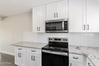 7525 E Mariposa Dr in Scottsdale, AZ - Building Photo - Building Photo