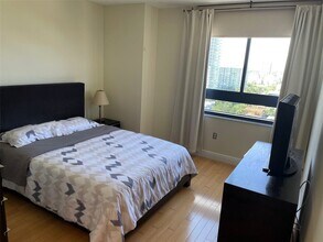 1330 West Ave, Unit 1613 in Miami Beach, FL - Building Photo - Building Photo