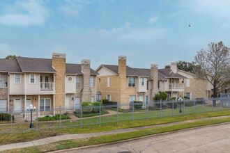 Fontainebleau in Houston, TX - Building Photo - Building Photo