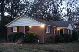 8033 Albemarle Rd in Charlotte, NC - Building Photo - Building Photo