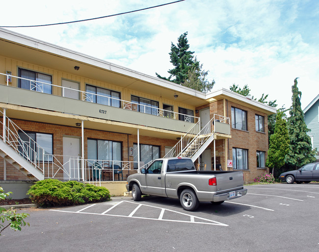 Ballard Palace in Seattle, WA - Foto de edificio - Building Photo