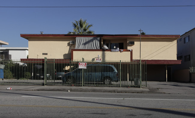 6958 Fulton Ave in North Hollywood, CA - Foto de edificio - Building Photo