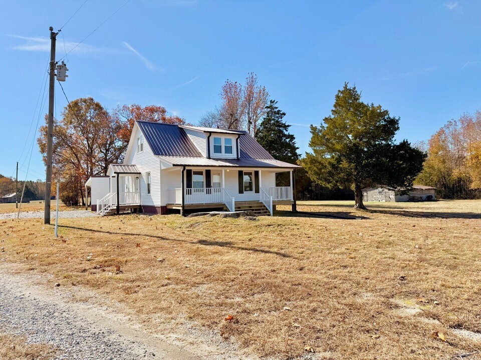 1124 Switchback Rd in Kenbridge, VA - Building Photo
