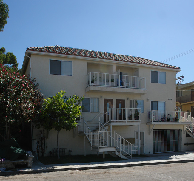 10206 Hillhaven Ave in Tujunga, CA - Foto de edificio - Building Photo