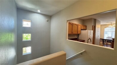8720 Red Brook Dr in Las Vegas, NV - Foto de edificio - Building Photo