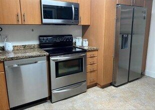 3926 Estepona Ave in Doral, FL - Building Photo - Building Photo