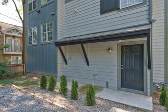 688 Holmes St NW in Atlanta, GA - Building Photo - Building Photo