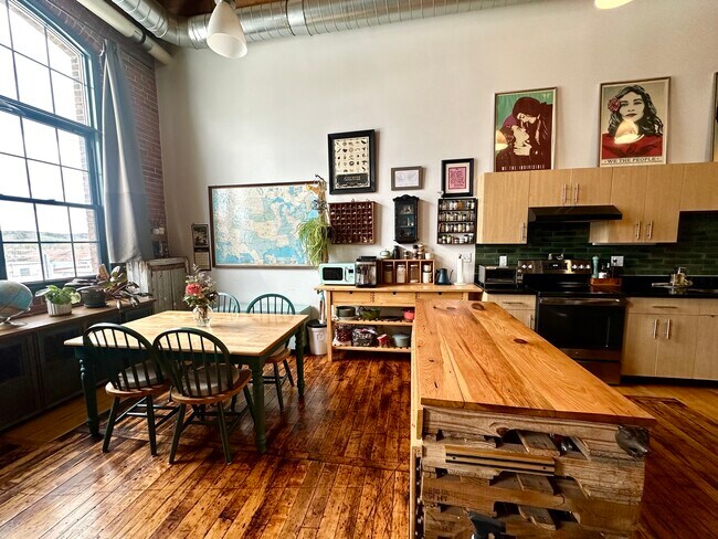 1 Westinghouse Plz, Unit Sun-filledhistoricloft in Boston, MA - Foto de edificio - Building Photo
