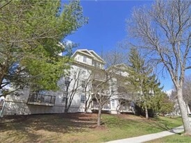 352 Hildred Dr in Burlington, VT - Building Photo