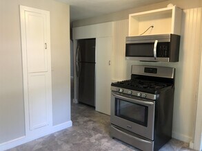 70 Lyman St, Unit 5 in South Hadley, MA - Building Photo - Building Photo
