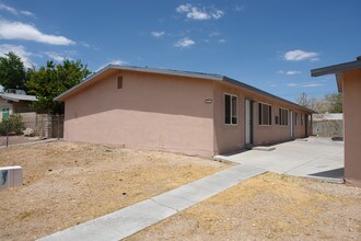 6400 Casada Way in Las Vegas, NV - Foto de edificio - Building Photo