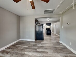 2211 Hooper St in Dallas, TX - Building Photo - Building Photo