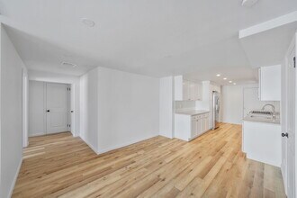 338 Virginia Ave, Unit 338 in Oceanside, NY - Building Photo - Building Photo