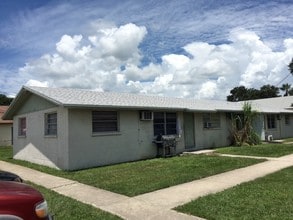 1004 4th Ave W in Palmetto, FL - Foto de edificio - Building Photo