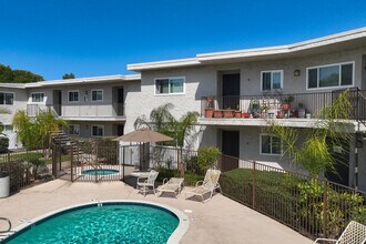 Villa Knolls Apartments in La Mesa, CA - Building Photo - Building Photo
