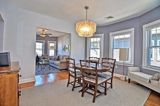154 W Adams St, Unit 1 in Somerville, MA - Foto de edificio - Building Photo