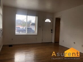 128 S Mountain Ave in Ashland, OR - Building Photo - Building Photo