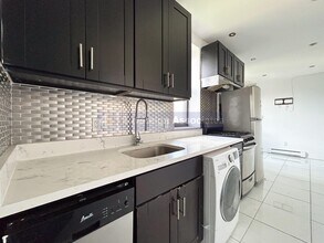 953 Columbus Ave in New York, NY - Building Photo - Building Photo