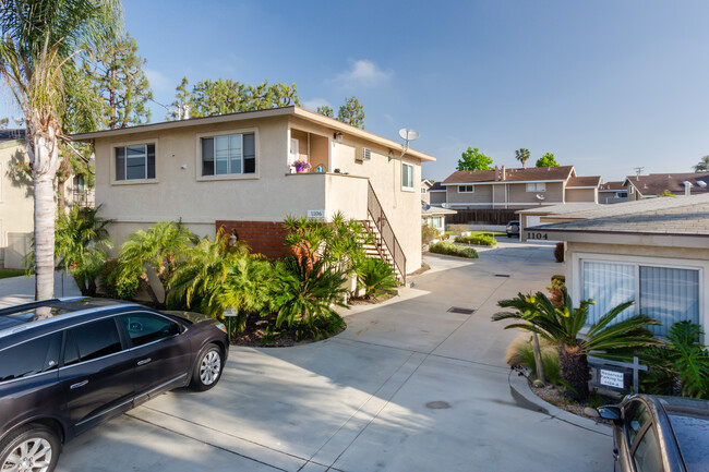 1104 Victoria St in Costa Mesa, CA - Building Photo - Building Photo