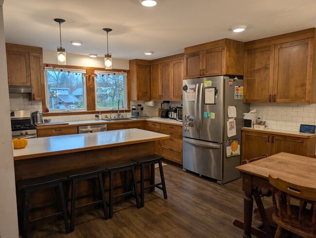 312 Wood St, Unit 1 Lower in Ithaca, NY - Foto de edificio - Building Photo