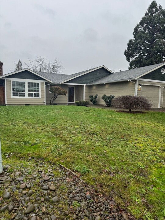 3738 Silverstone Dr NE in Salem, OR - Building Photo