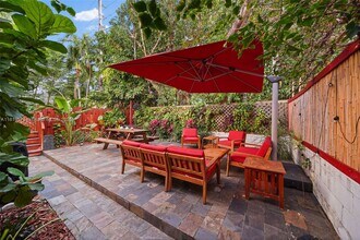 832 15th St in Miami Beach, FL - Building Photo - Building Photo
