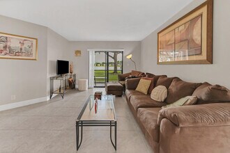 15465 Lakes of Delray Blvd in Delray Beach, FL - Building Photo - Building Photo