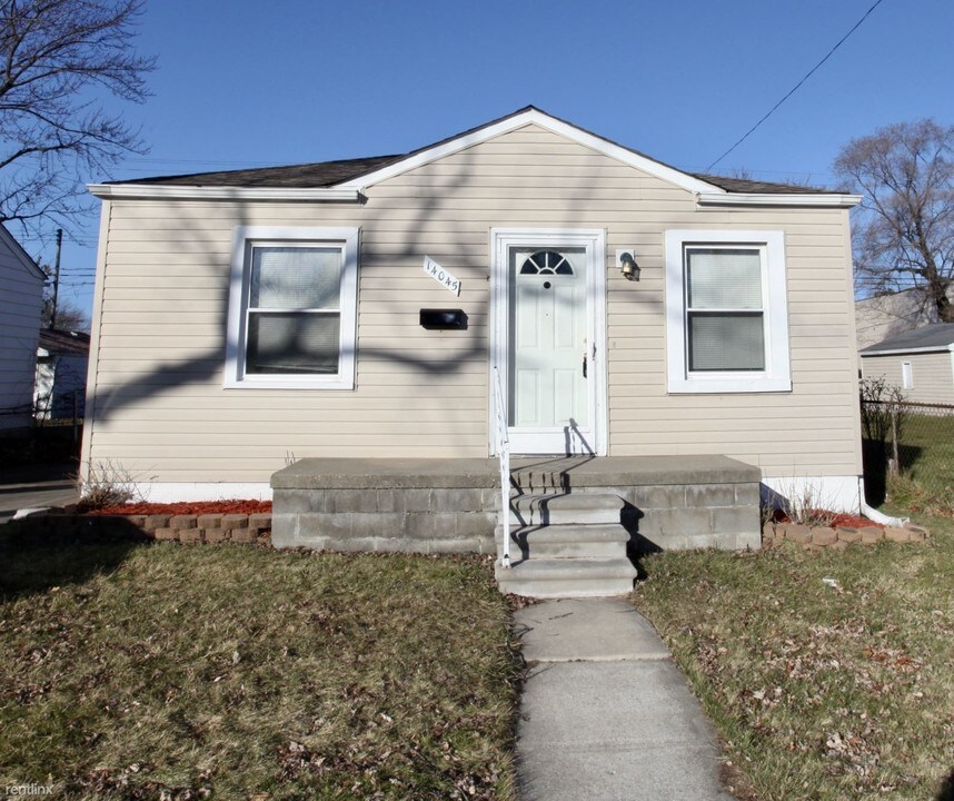 14045 Hobart Ave in Warren, MI - Foto de edificio