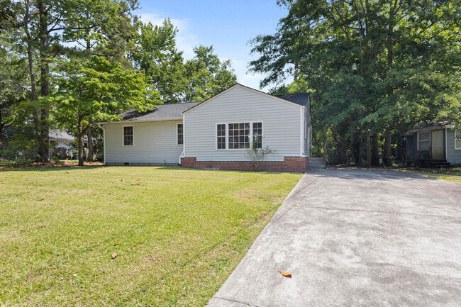 404 Dogwood Ln in Jacksonville, NC - Building Photo - Building Photo