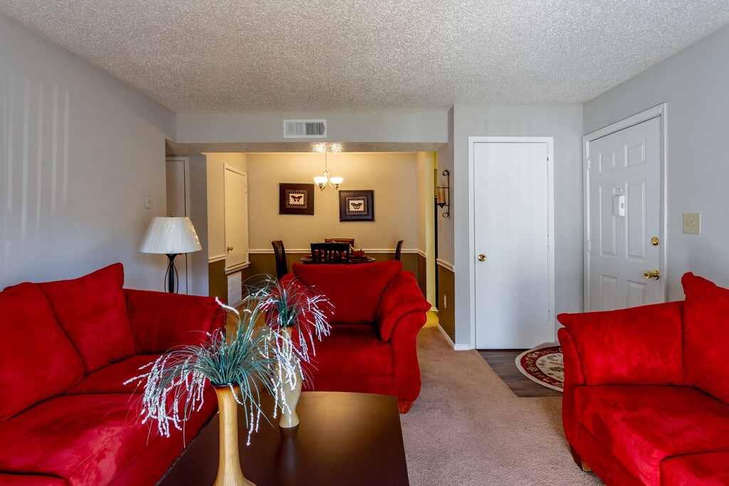 Lake Forest Apartments in Brandon, MS