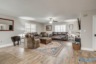 381 Manley Rd in Hazel Green, AL - Foto de edificio - Building Photo