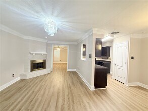 6387 S Briar Bayou Dr in Houston, TX - Foto de edificio - Building Photo