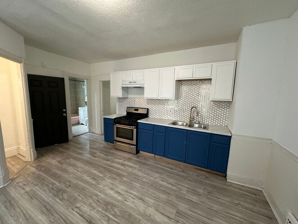 3221 N 20th St in Milwaukee, WI - Building Photo