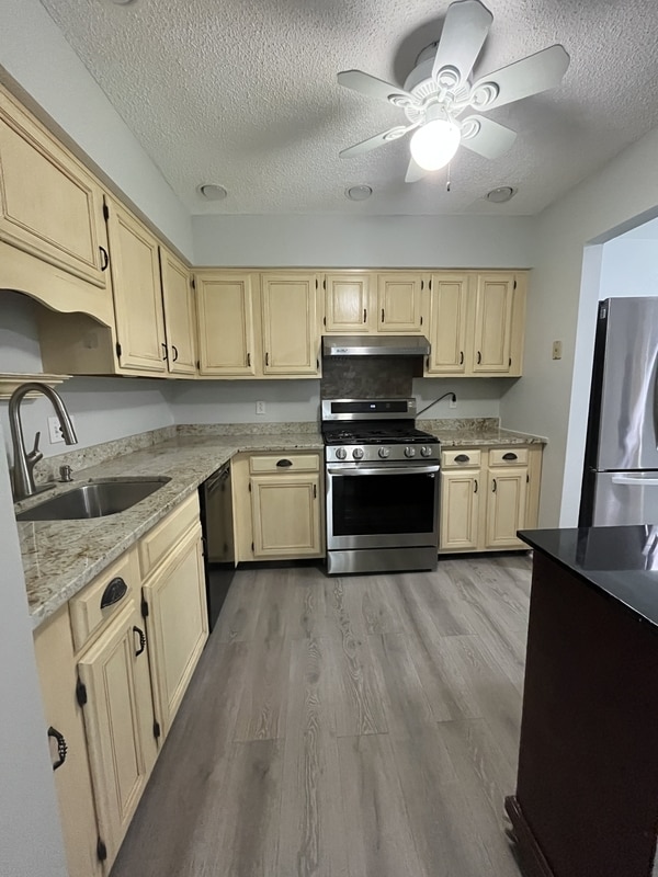 property at 3035 Squire Blvd
