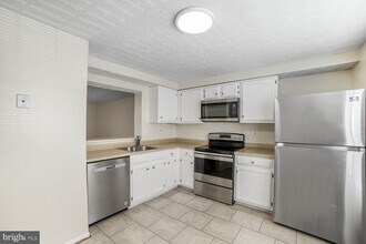 9511 Donnan Castle Ct in Laurel, MD - Building Photo - Building Photo