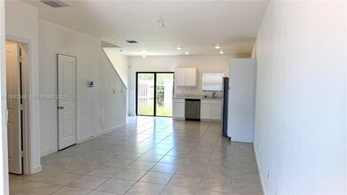 322 NE 1st Ave in Florida City, FL - Building Photo - Building Photo