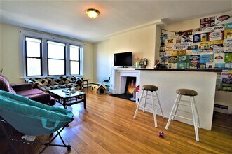 1680 Commonwealth Ave, Unit 3 in Boston, MA - Foto de edificio - Building Photo
