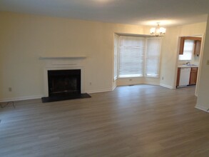 8029-8031 Perry Creek Rd in Raleigh, NC - Building Photo - Building Photo